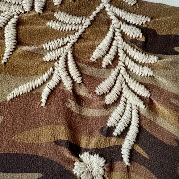 JOHNNY WAS EMBROIDERED CAMOUFLAGE TOP - Picture 9 of 12